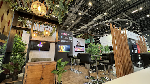 Green Exhibition Stand With Plants | LeoVegas | Motive