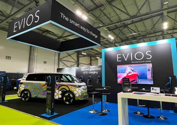 EVIOS EV Custom Island Exhibition Stand Motive (1) EVIOS EV Custom Island Exhibition Stand Motive (1)
