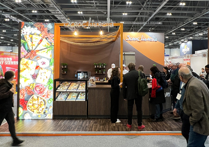 Scrocchiarella-Custom-Exhibition-Stand-Lunch-North-2025-Motive-Exhibitions