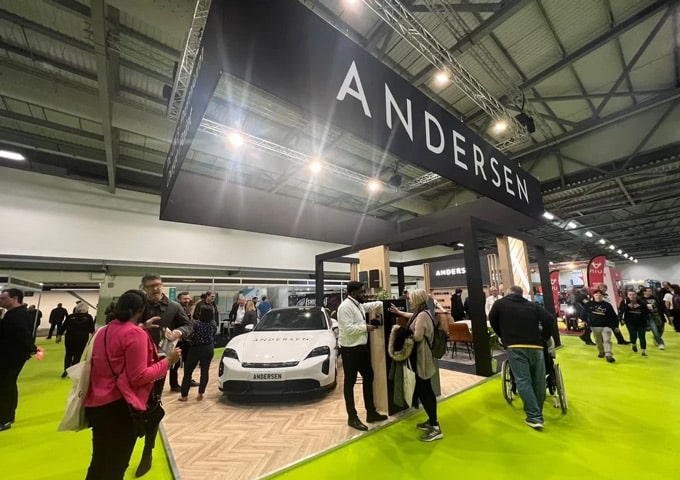 attracting a crowd to your exhibition stand